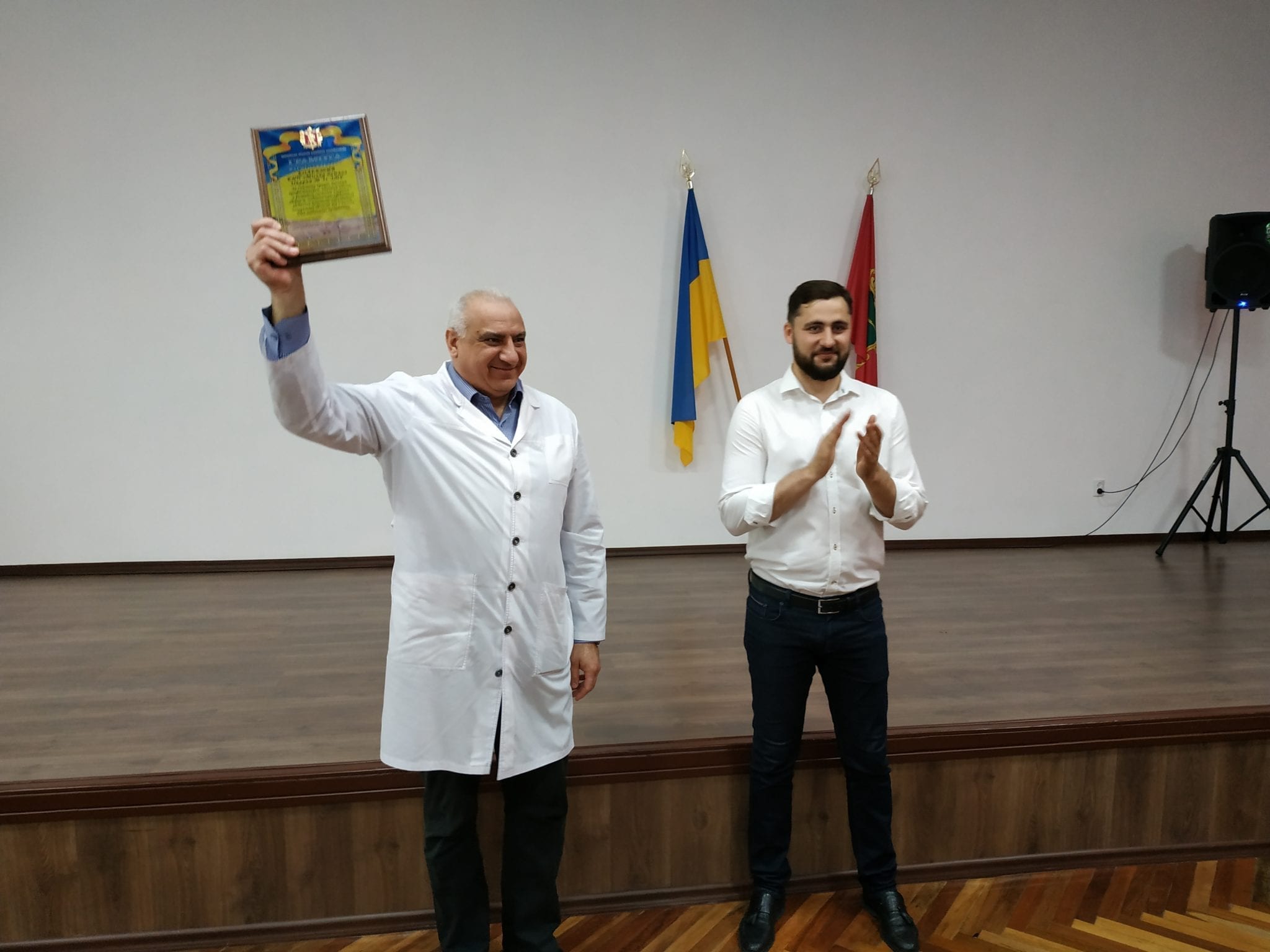 День медичного працівника у лікарні детская больница запорожье КНП «Міська дитяча лікарня №5» ЗМР – це єдина у місті Запоріжжі багатопрофільна дитяча лікарня, де сконцентровано всі види надання спеціалізованої медичної допомоги дитячому населенню: стаціонарної, консультативної амбулаторно-поліклінічної та виїзної для інтенсивної терапії новонародженим.