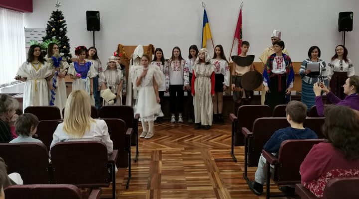 Святковий вертеп в лікарні детская больница запорожье КНП «Міська дитяча лікарня №5» ЗМР – це єдина у місті Запоріжжі багатопрофільна дитяча лікарня, де сконцентровано всі види надання спеціалізованої медичної допомоги дитячому населенню: стаціонарної, консультативної амбулаторно-поліклінічної та виїзної для інтенсивної терапії новонародженим.