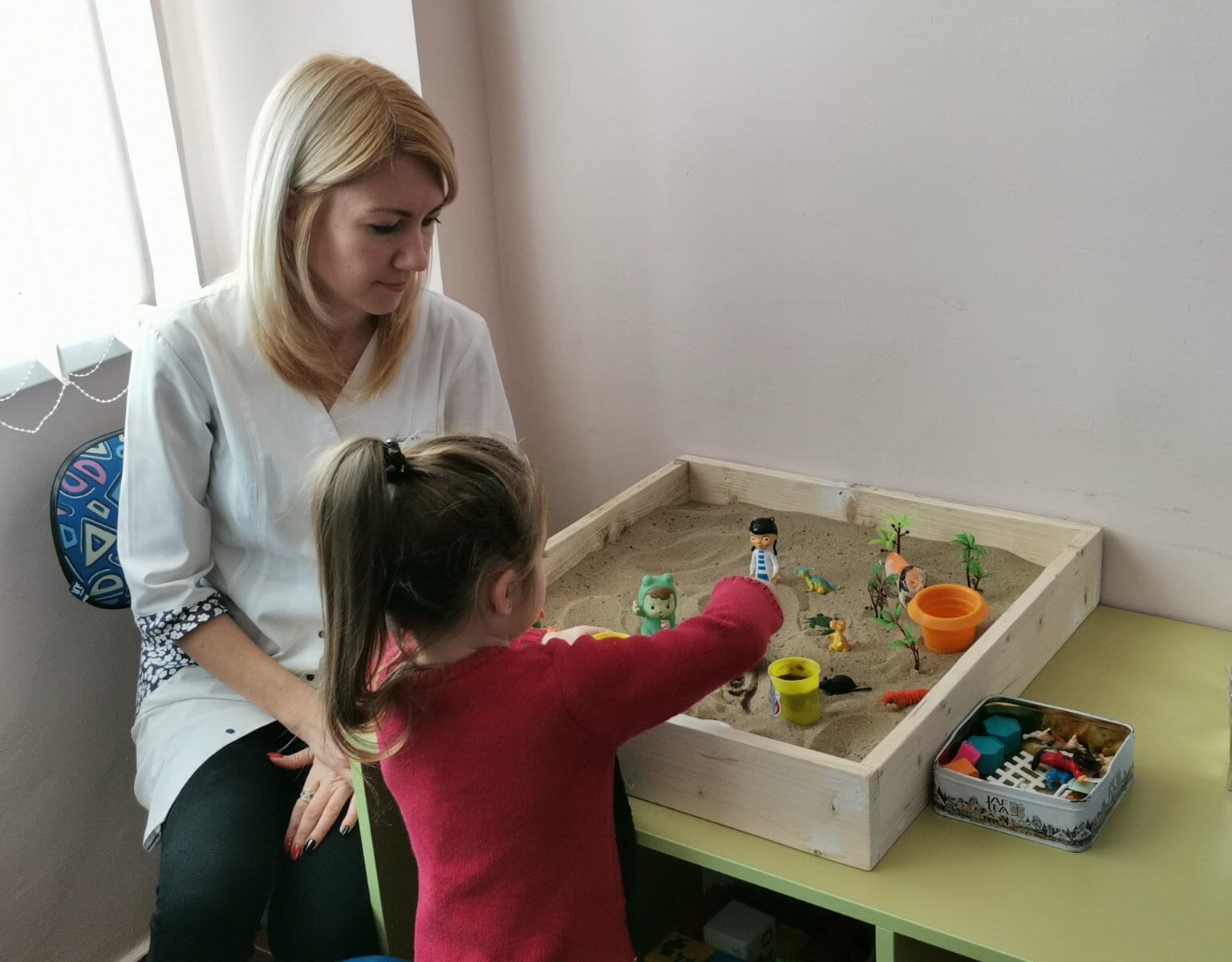 Пісочна терапія для дітей! детская больница запорожье КНП «Міська дитяча лікарня №5» ЗМР – це єдина у місті Запоріжжі багатопрофільна дитяча лікарня, де сконцентровано всі види надання спеціалізованої медичної допомоги дитячому населенню: стаціонарної, консультативної амбулаторно-поліклінічної та виїзної для інтенсивної терапії новонародженим.