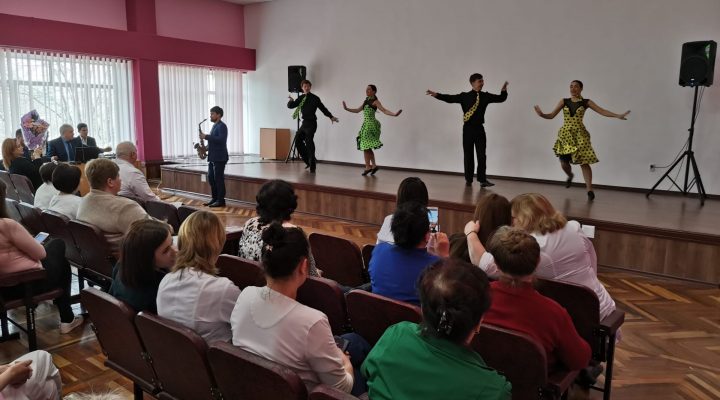 Святковий концерт до Міжнародного жіночого дня детская больница запорожье КНП «Міська дитяча лікарня №5» ЗМР – це єдина у місті Запоріжжі багатопрофільна дитяча лікарня, де сконцентровано всі види надання спеціалізованої медичної допомоги дитячому населенню: стаціонарної, консультативної амбулаторно-поліклінічної та виїзної для інтенсивної терапії новонародженим.