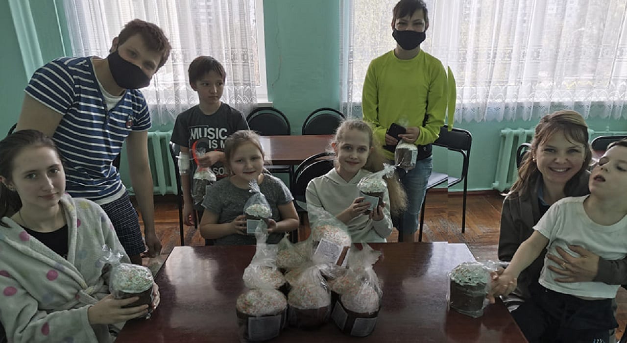 Напередодні свята Великодня пацієнтів лікарні привітали солодкими подарунками детская больница запорожье КНП «Міська дитяча лікарня №5» ЗМР – це єдина у місті Запоріжжі багатопрофільна дитяча лікарня, де сконцентровано всі види надання спеціалізованої медичної допомоги дитячому населенню: стаціонарної, консультативної амбулаторно-поліклінічної та виїзної для інтенсивної терапії новонародженим.