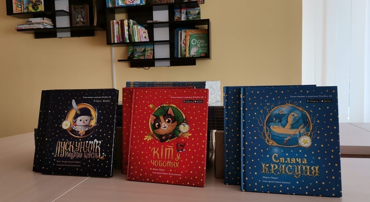 Казкові книжки для пацієнтів лікарні детская больница запорожье КНП «Міська дитяча лікарня №5» ЗМР – це єдина у місті Запоріжжі багатопрофільна дитяча лікарня, де сконцентровано всі види надання спеціалізованої медичної допомоги дитячому населенню: стаціонарної, консультативної амбулаторно-поліклінічної та виїзної для інтенсивної терапії новонародженим.