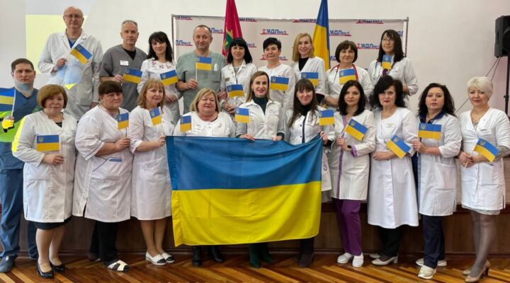 З ДНЕМ ЄДНАННЯ, УКРАЇНО! детская больница запорожье КНП «Міська дитяча лікарня №5» ЗМР – це єдина у місті Запоріжжі багатопрофільна дитяча лікарня, де сконцентровано всі види надання спеціалізованої медичної допомоги дитячому населенню: стаціонарної, консультативної амбулаторно-поліклінічної та виїзної для інтенсивної терапії новонародженим.