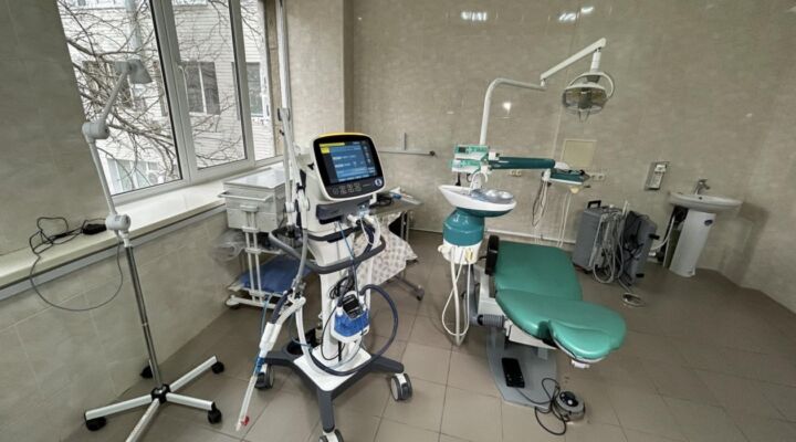 Сучасна стоматологічна допомога дітям детская больница запорожье КНП «Міська дитяча лікарня №5» ЗМР – це єдина у місті Запоріжжі багатопрофільна дитяча лікарня, де сконцентровано всі види надання спеціалізованої медичної допомоги дитячому населенню: стаціонарної, консультативної амбулаторно-поліклінічної та виїзної для інтенсивної терапії новонародженим.