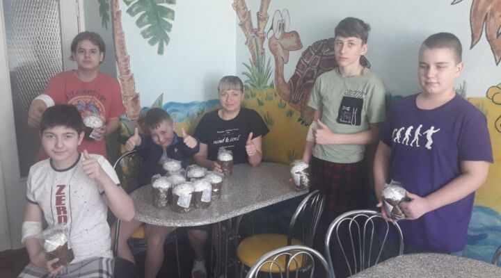 Напередодні свята Великодня пацієнтів лікарні привітали солодкими подарунками детская больница запорожье КНП «Міська дитяча лікарня №5» ЗМР – це єдина у місті Запоріжжі багатопрофільна дитяча лікарня, де сконцентровано всі види надання спеціалізованої медичної допомоги дитячому населенню: стаціонарної, консультативної амбулаторно-поліклінічної та виїзної для інтенсивної терапії новонародженим.