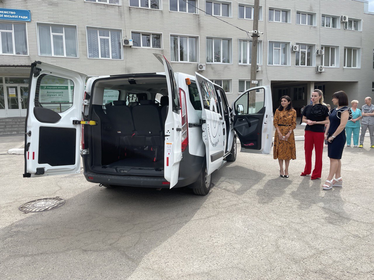 Лікарня отримала новий сучасний мікроавтобус детская больница запорожье КНП «Міська дитяча лікарня №5» ЗМР – це єдина у місті Запоріжжі багатопрофільна дитяча лікарня, де сконцентровано всі види надання спеціалізованої медичної допомоги дитячому населенню: стаціонарної, консультативної амбулаторно-поліклінічної та виїзної для інтенсивної терапії новонародженим.