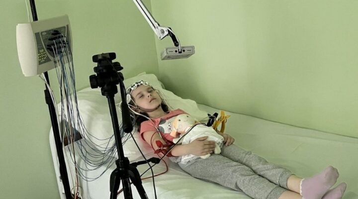 Що таке електроенцефалографія (ЕЕГ) детская больница запорожье КНП «Міська дитяча лікарня №5» ЗМР – це єдина у місті Запоріжжі багатопрофільна дитяча лікарня, де сконцентровано всі види надання спеціалізованої медичної допомоги дитячому населенню: стаціонарної, консультативної амбулаторно-поліклінічної та виїзної для інтенсивної терапії новонародженим.