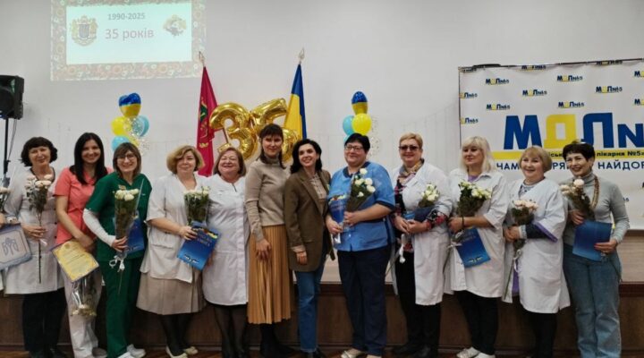 35 років на варті дитячого здоров’я детская больница запорожье КНП «Міська дитяча лікарня №5» ЗМР – це єдина у місті Запоріжжі багатопрофільна дитяча лікарня, де сконцентровано всі види надання спеціалізованої медичної допомоги дитячому населенню: стаціонарної, консультативної амбулаторно-поліклінічної та виїзної для інтенсивної терапії новонародженим.