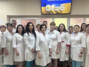 "Посвіт пам'яті": ті, хто боровся до останнього подиху детская больница запорожье КНП «Міська дитяча лікарня №5» ЗМР – це єдина у місті Запоріжжі багатопрофільна дитяча лікарня, де сконцентровано всі види надання спеціалізованої медичної допомоги дитячому населенню: стаціонарної, консультативної амбулаторно-поліклінічної та виїзної для інтенсивної терапії новонародженим.