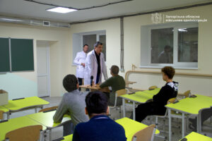 «ProЗдоров'я: уроки з лікарем» детская больница запорожье КНП «Міська дитяча лікарня №5» ЗМР – це єдина у місті Запоріжжі багатопрофільна дитяча лікарня, де сконцентровано всі види надання спеціалізованої медичної допомоги дитячому населенню: стаціонарної, консультативної амбулаторно-поліклінічної та виїзної для інтенсивної терапії новонародженим.