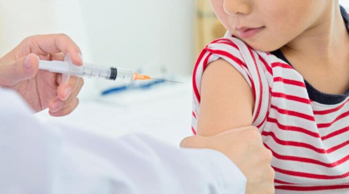 Календар профілактичних щеплень: що змінюється? детская больница запорожье КНП «Міська дитяча лікарня №5» ЗМР – це єдина у місті Запоріжжі багатопрофільна дитяча лікарня, де сконцентровано всі види надання спеціалізованої медичної допомоги дитячому населенню: стаціонарної, консультативної амбулаторно-поліклінічної та виїзної для інтенсивної терапії новонародженим.