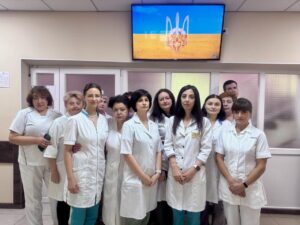«Посвіт пам'яті»: Міська дитяча лікарня №5 м. Запоріжжя вшанувала пам'ять полеглих колег детская больница запорожье КНП «Міська дитяча лікарня №5» ЗМР – це єдина у місті Запоріжжі багатопрофільна дитяча лікарня, де сконцентровано всі види надання спеціалізованої медичної допомоги дитячому населенню: стаціонарної, консультативної амбулаторно-поліклінічної та виїзної для інтенсивної терапії новонародженим. «Посвіт пам'яті» в КНП «Міська дитяча лікарня №5» ЗМР